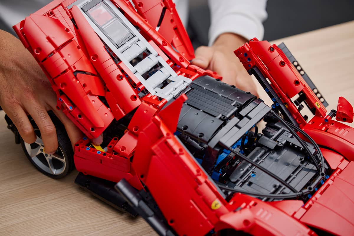 3778PCS Technic Ferrari Daytona SP3 42143