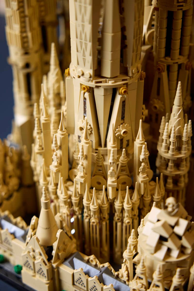 12060PCS Sagrada Família 21065